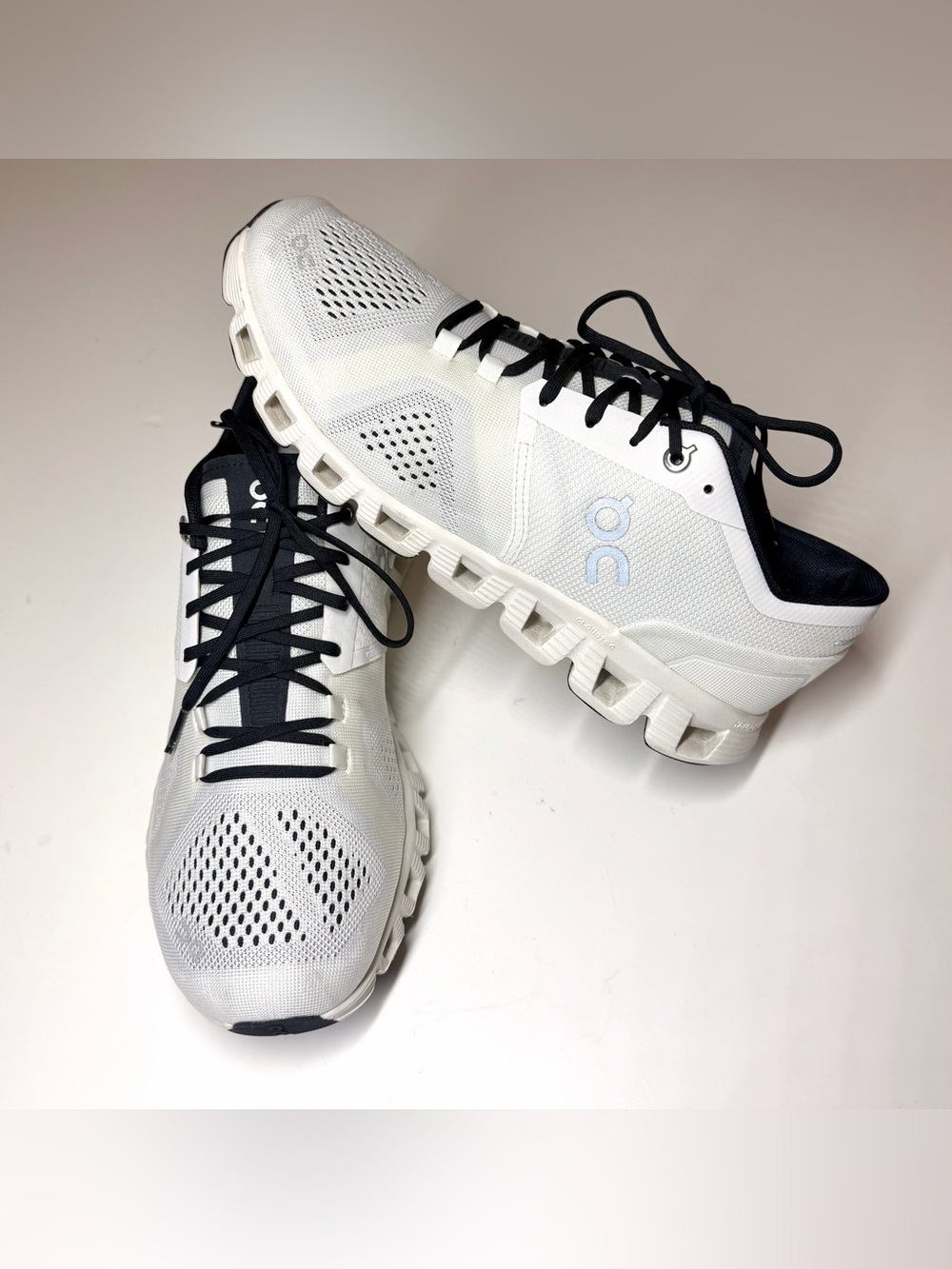 On Running Men's Cloud X Athletic Running Shoes Size- 8.5